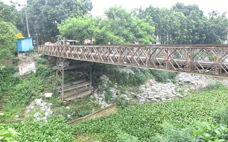 জোড়াতালি দিয়ে চলছে ঘিওরের কুস্তা বেইলী সেতু