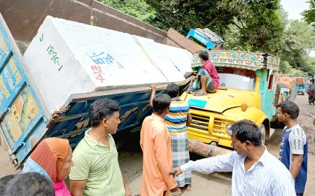৩ ঘন্টা পর বেউথা-আন্ধারমানিক সড়কে যান চলাচল স্বাভাবিক