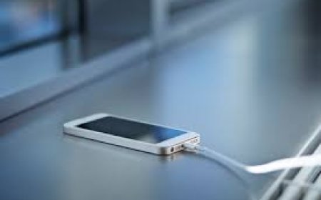 আইফোন চার্জে রেখে ঘুমানো বিপজ্জনক, সতর্ক করল অ্যাপল