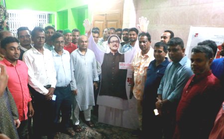 দলীয় নেতাকর্মীদের নিয়ে ‘মুজিব: একটি জাতির রূপকার’ দেখলেন এমপি দুর্জয়