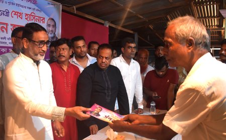 পূজামন্ডপে আর্থিক অনুদান দিলেন নৌকার মনোনয়ন প্রত্যাশী টুলু