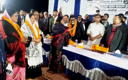 স্বতন্ত্র প্রার্থী টুলুকে সমর্থন দিলেন নৌকার প্রার্থী মমতাজের তিন বোন