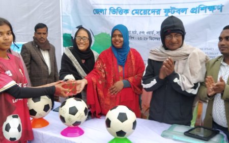 মানিকগঞ্জে কিশোরীদের ফুটবল প্রশিক্ষণ ও প্রতিযোগীতা