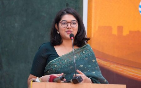 গরমে ব্যাগে ফ্যান নিয়ে বাইরে বের হতে বললেন হিট অফিসার