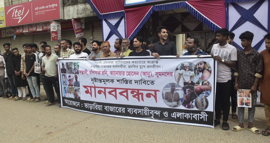 দোকানপাট ভাঙচুরের প্রতিবাদে মানববন্ধন