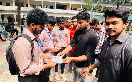 জাতীয় বিপ্লব ও সংহতি দিবসে দেবেন্দ্র কলেজ ছাত্রদলের লিফলেট বিতরণ