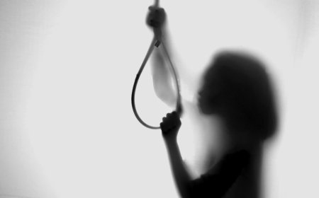 গলায় ফাঁস দিয়ে গৃহবধূর আত্মহত্যা